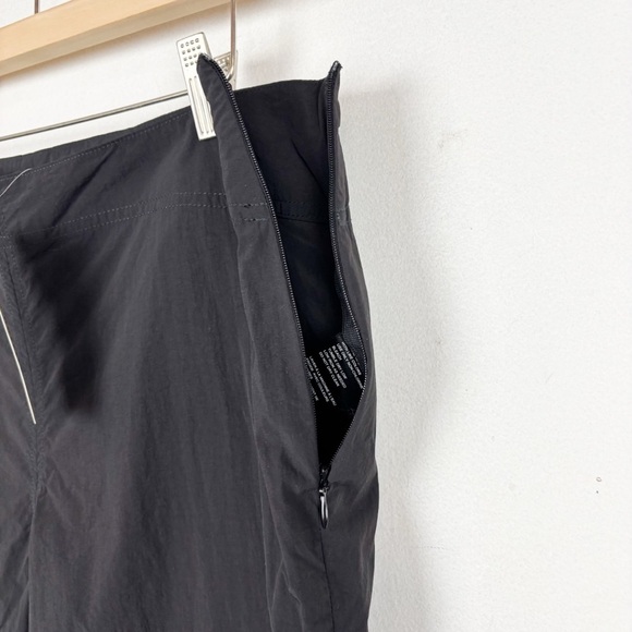 NWT Silence + Noise Hayley Black Nylon Cropped Kick-Flare Pant Sz 8 - Picture 9 of 12